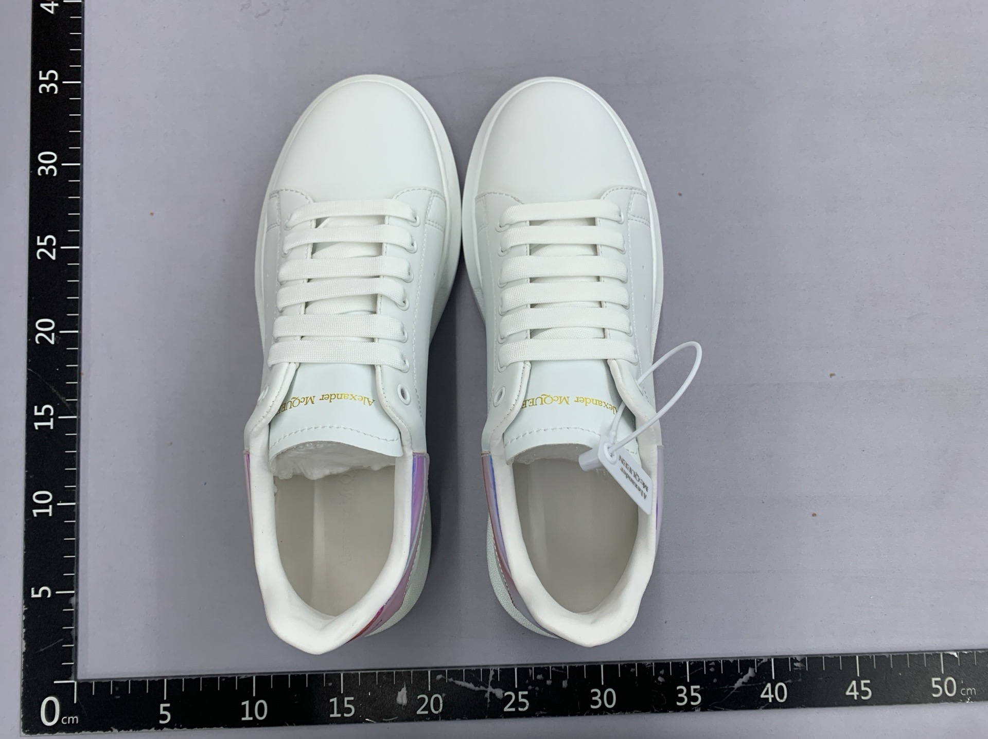 High-end, authentic mcqueen men’s casual sneakers, chunky sole, versatile white sneakers for both men and women, running shoes, men’s shoes, women’s shoes 3