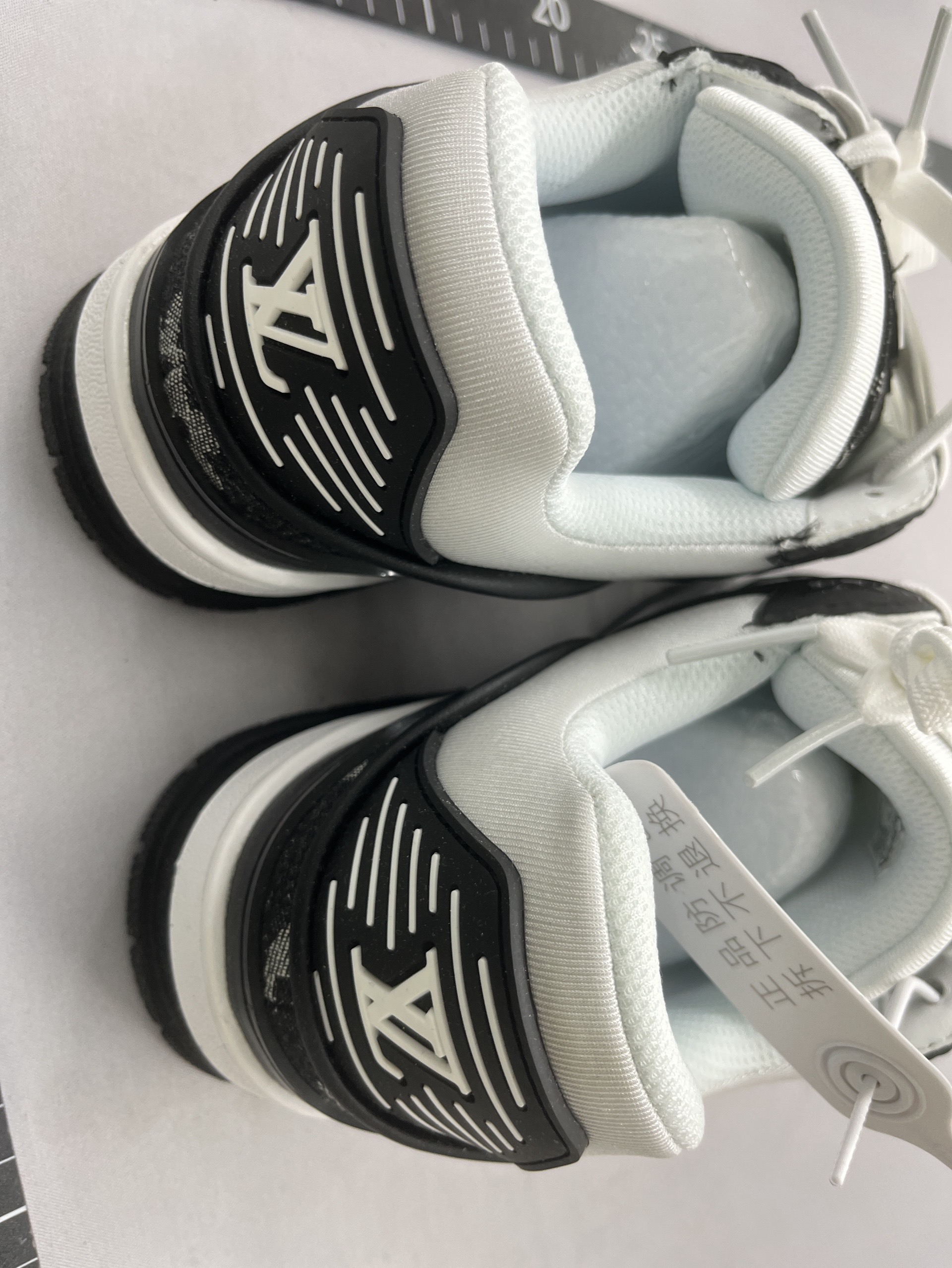 Top-notch quality, hand-picked! matching men’s and women’s casual sneakers – lightweight, breathable, and stylish soft-soled athletic shoes 6