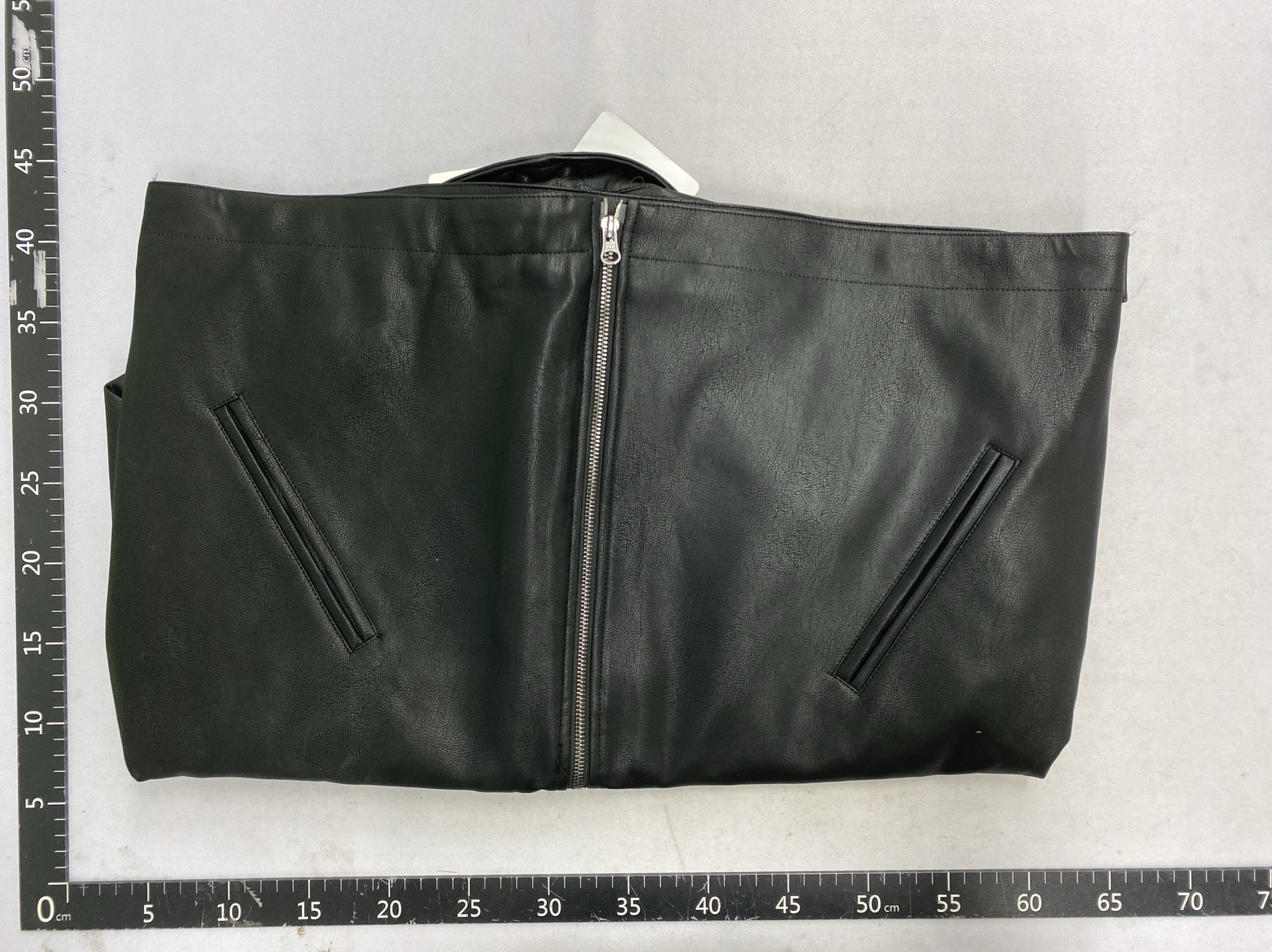 Black spiral under the left horizontal zipper black lapel jacket 44121148 5