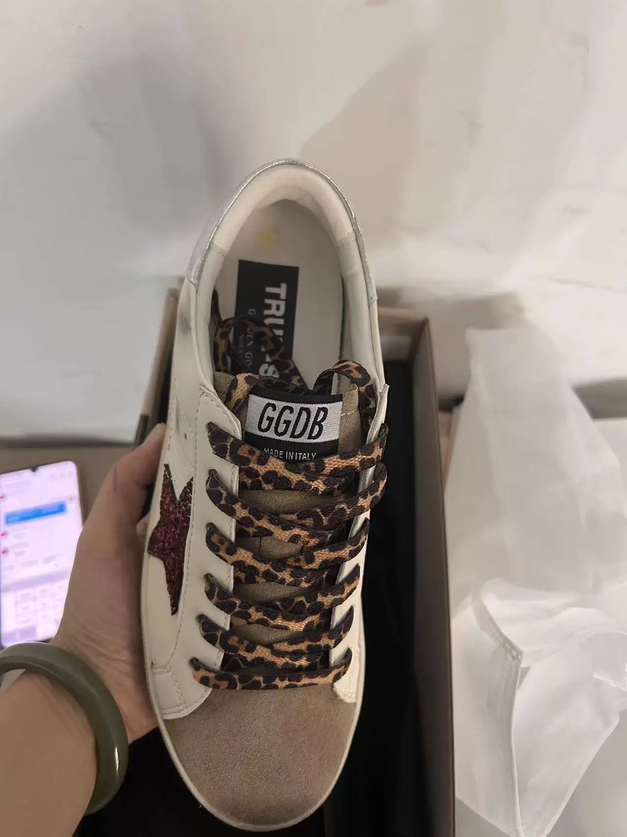 2025 gg star women’s sneakers – distressed “dirty shoes” style – couple’s edition – classic black tapered toe – vintage aesthetic – hidden heel – casual sneakers